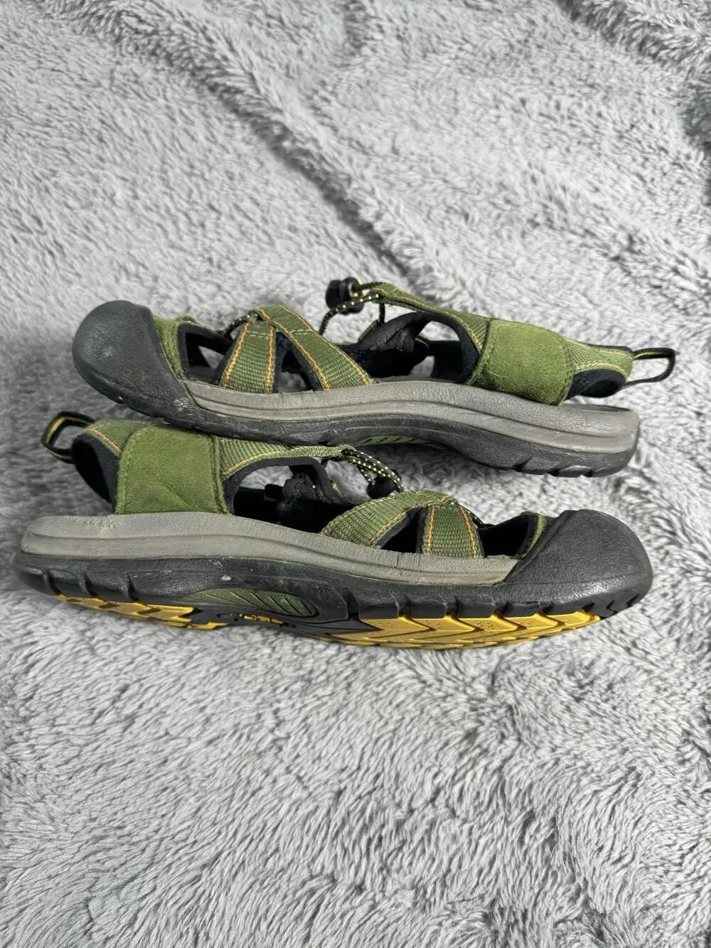 Keen Sandals Women's Size 8 Green Waterproof Slip On Closed Toe Hiking Outdoor